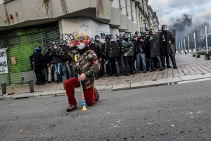 clown - garde  vous